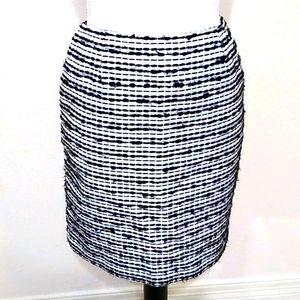 Cute black / white skirt